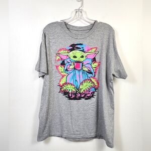 Star Wars Men's Gray T-Shirt with Colorful Yoda Graphic,  sz LG